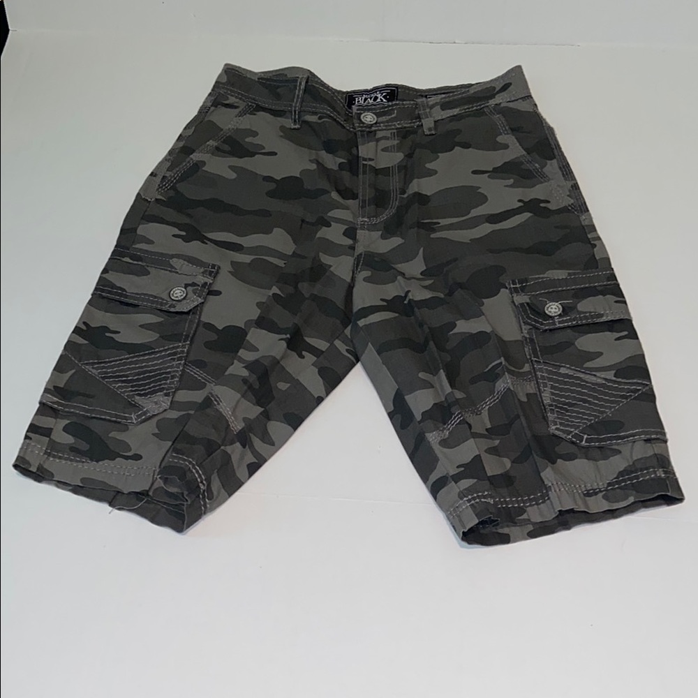 Buckle Black Men’s Waist 29 Outseam 23 Gray And Black Camouflage Cargo Shorts